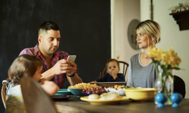 More Scrolling, More Marital Problems