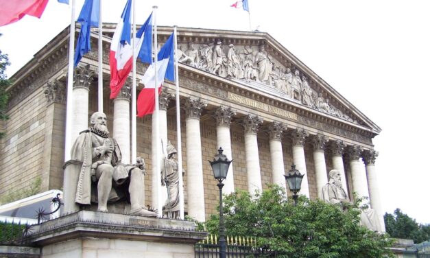 France to restrict access of minors to pornography