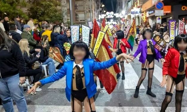 Carnival of Torrevieja: girls as sex objects