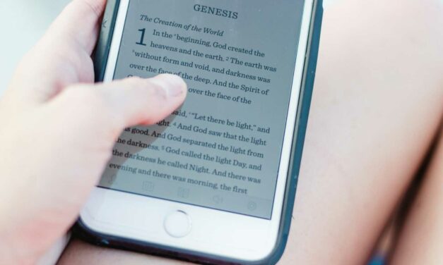 Chinese Government Cracks Down on Leading Christian Prayer App, Bans It From Download