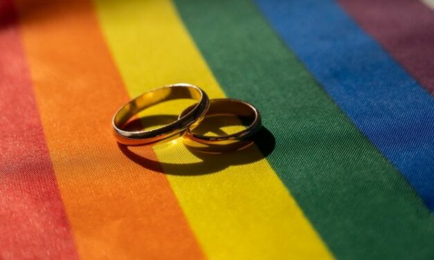 Chicago priest apologizes for same-sex blessing, saying it violated Church norms