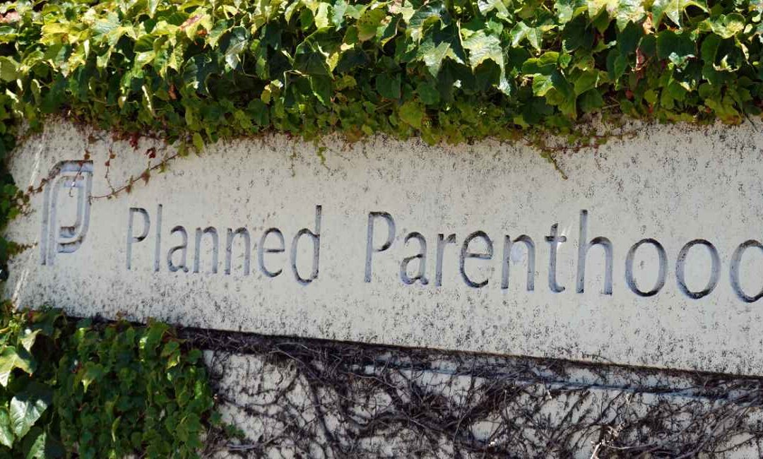 Obama-appointed judge temporarily blocks federal defunding of Planned Parenthood