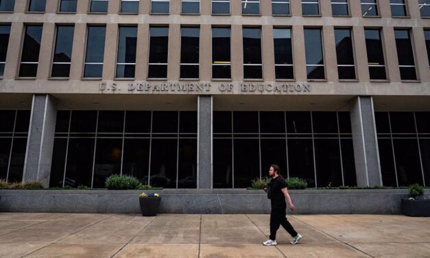 U.S. government reminds public schools to allow prayer