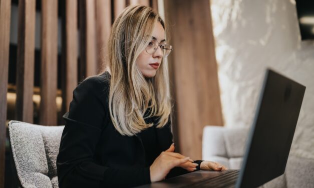 The Girlboss Lie That’s Breaking Working-class Women’s Hearts