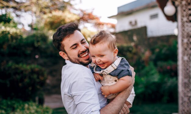 Why Every Professional Who Works With Dads Needs This Book On Their Desk
